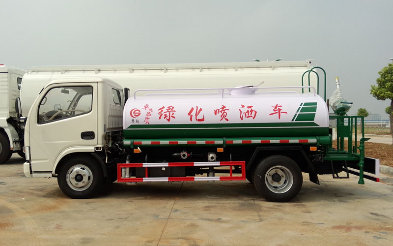 東風5方灑水車